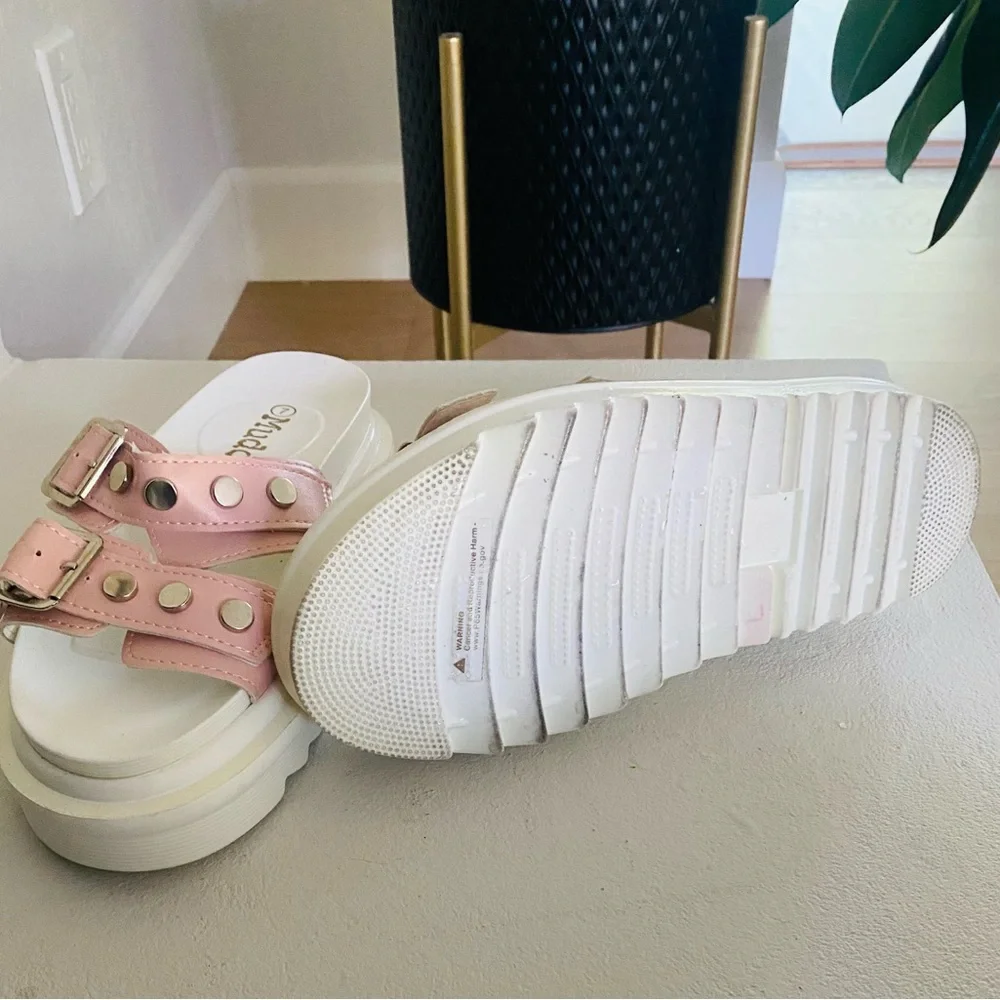 Mudd Size 7 Pink Double Strap Platform Slides Sandals - Picture 3 of 5